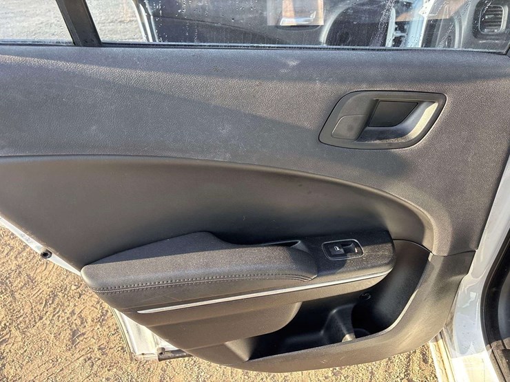 2017-dodge-charger-sedan-image-17