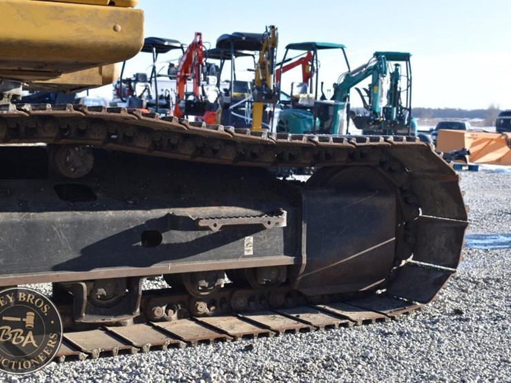 2020-caterpillar-320-image-33