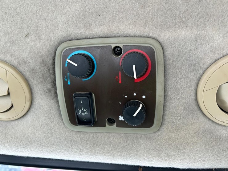 john-deere-4720-image-30