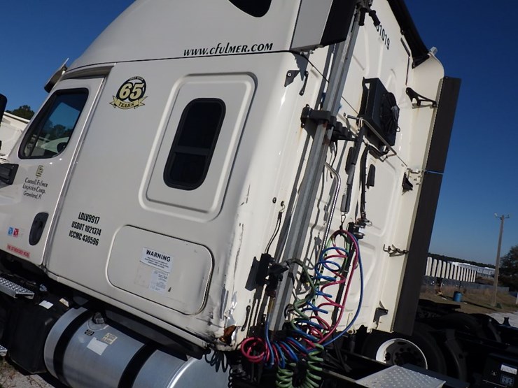 2020-freightliner-cascadia-125-image-15