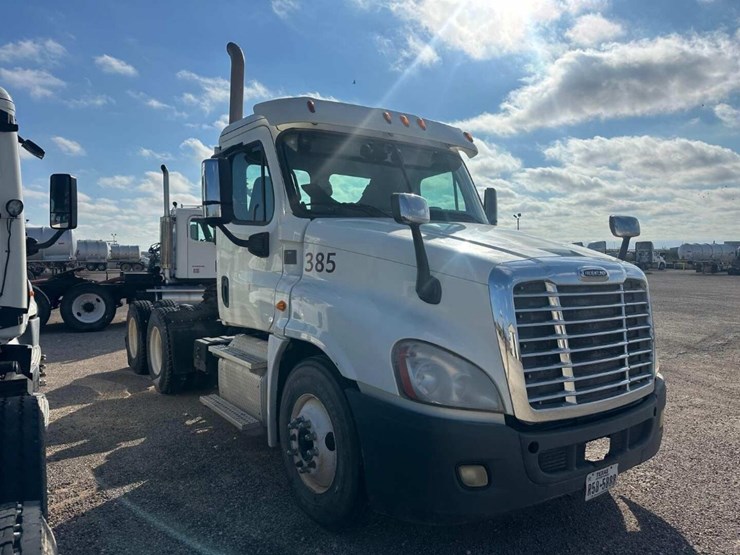 2014-freightliner-cascadia-image-4