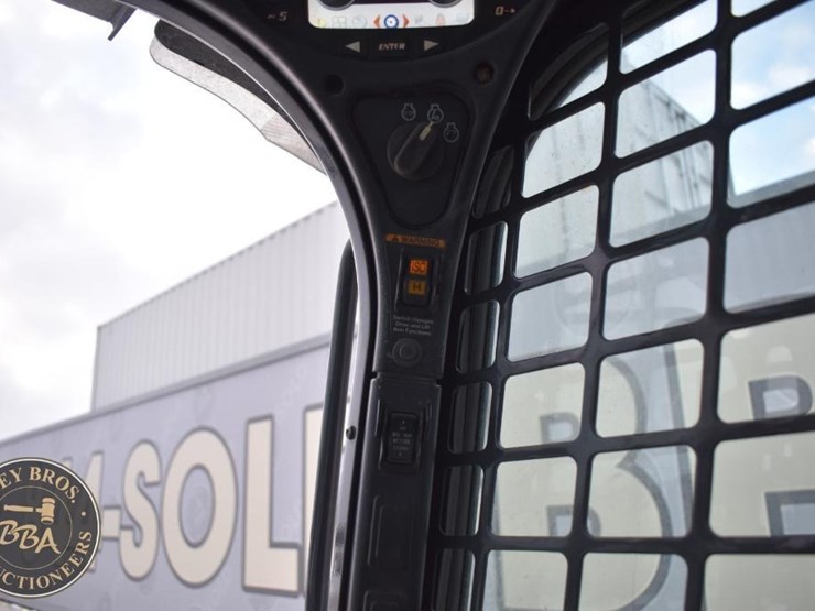 2021-bobcat-t870-image-33