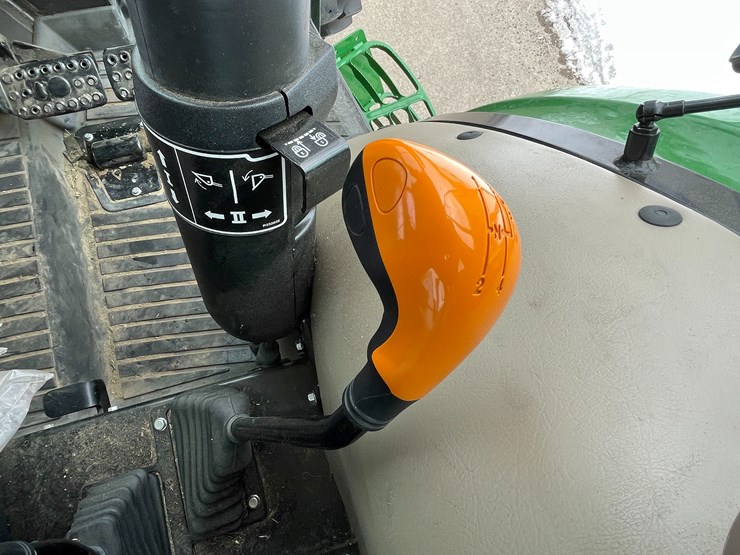 2015-john-deere-5075e-image-52