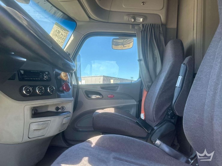 2020-peterbilt-579-image-16