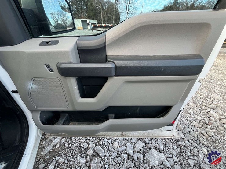 2020-ford-f150-xl-image-46