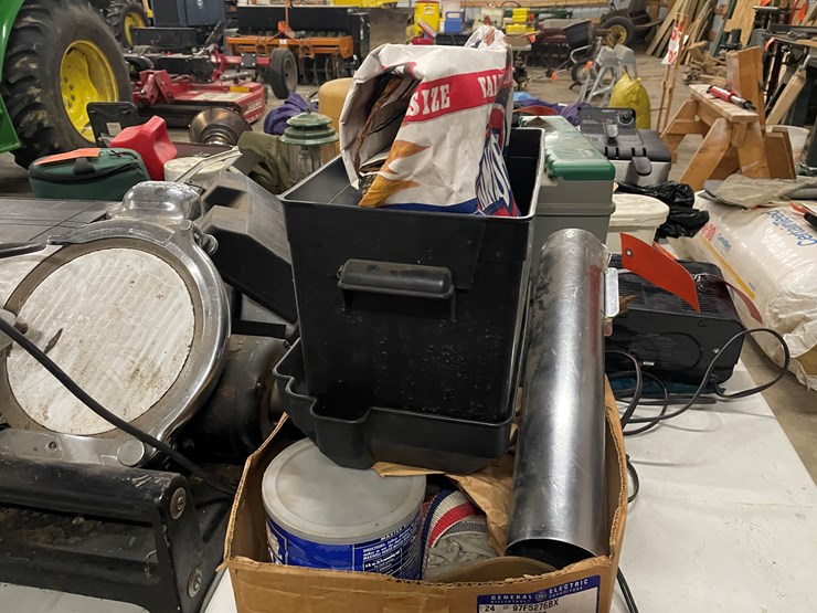 #7613-•-box-of-miscellaneous-image-3