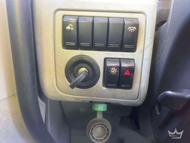 2020-peterbilt-579-image-44