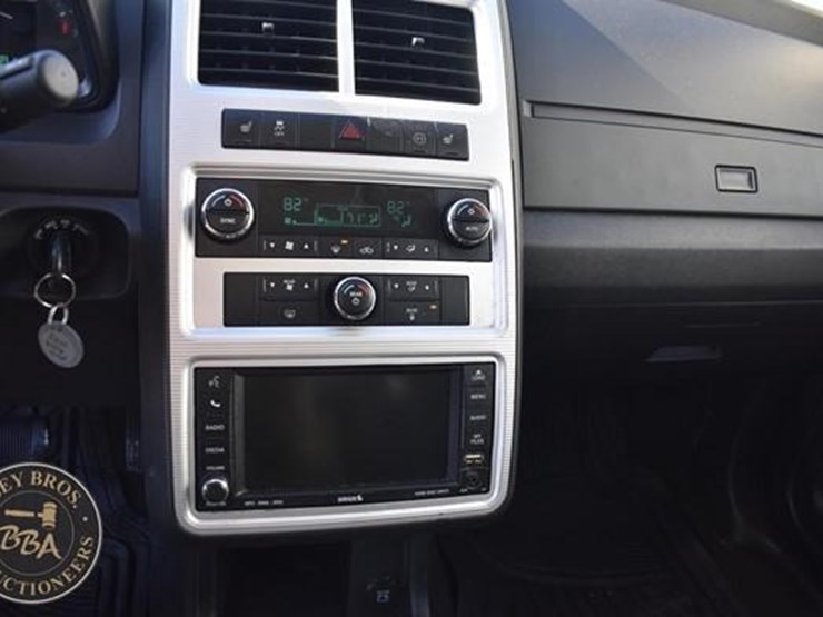 2010-dodge-journey-sxt-image-32