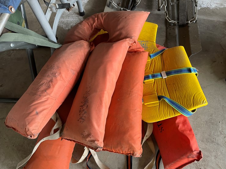 #7627-•-(5)-life-jackets-image-3