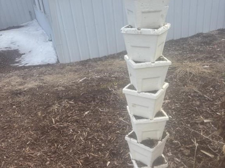 (68)-vertical-planting-towers---offsite-image-2