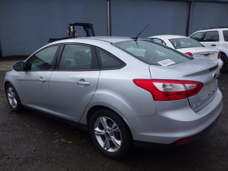 2014-ford-focus-sedan-image-4