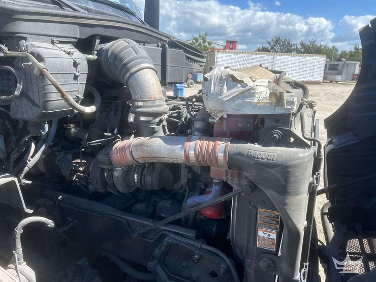 2020-peterbilt-579-image-25