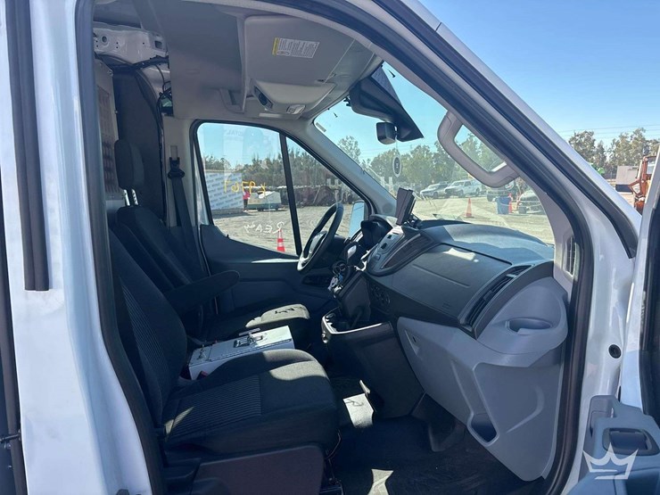 2019-ford-transit-image-27