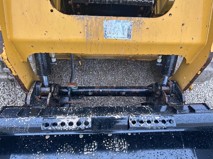 2015-caterpillar-259d-image-10