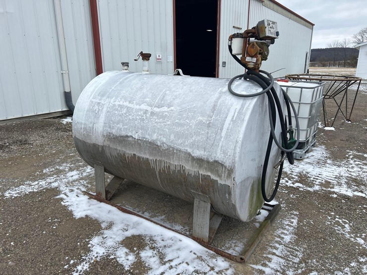 500-gallon-fuel-tank-w/-pump-image-2