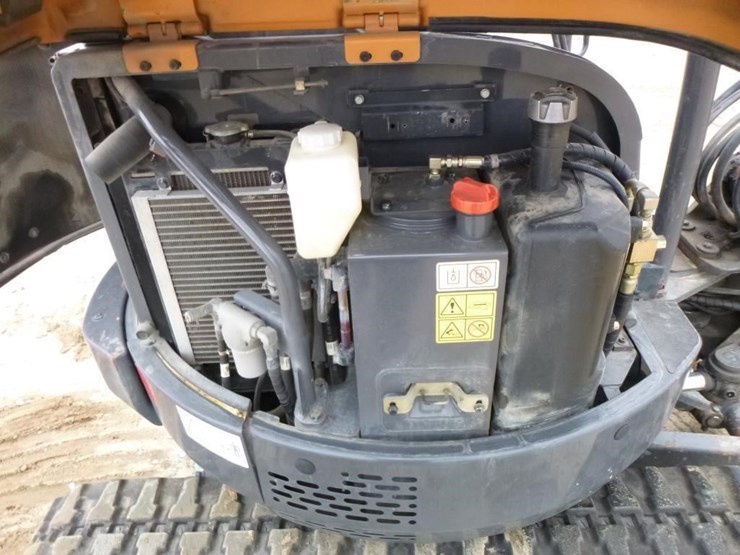 2017-case-cx33c-image-27