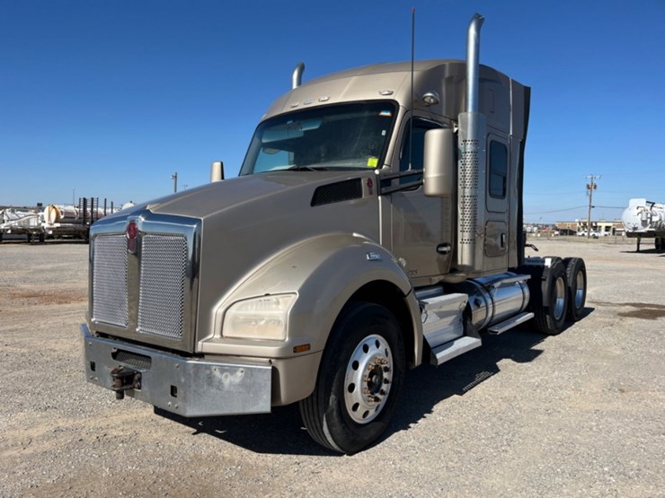 2015-kenworth-t880-image-1