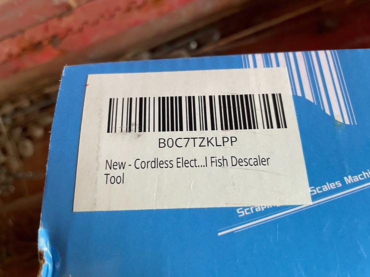 #7638-•-metal-toolbox-with-fishing-supplies-image-9