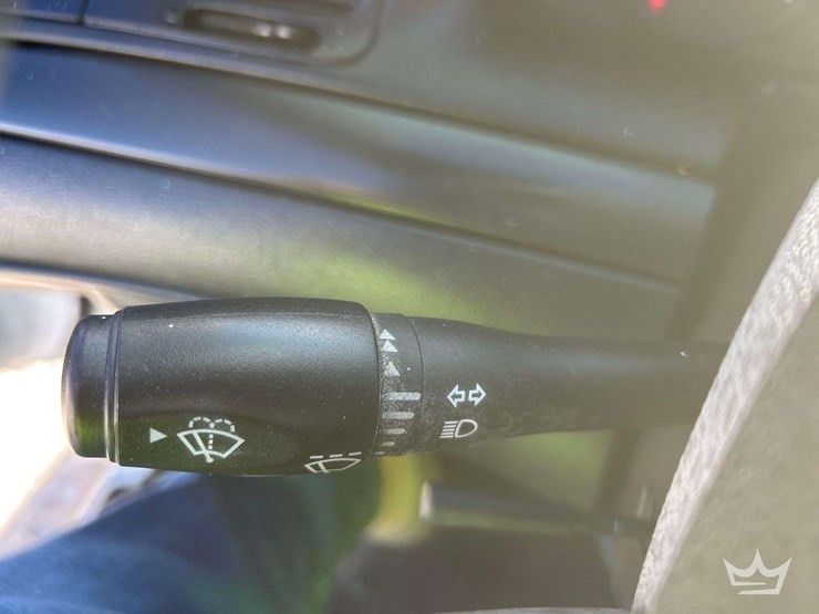 2010-ford-crown-victoria-sedan-image-13