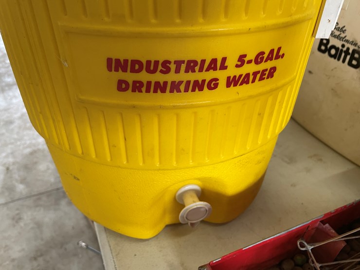 #7639-•-igloo-water-cooler-image-4