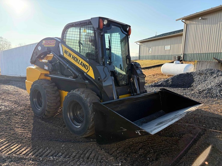 2012-new-holland-l225-image-3