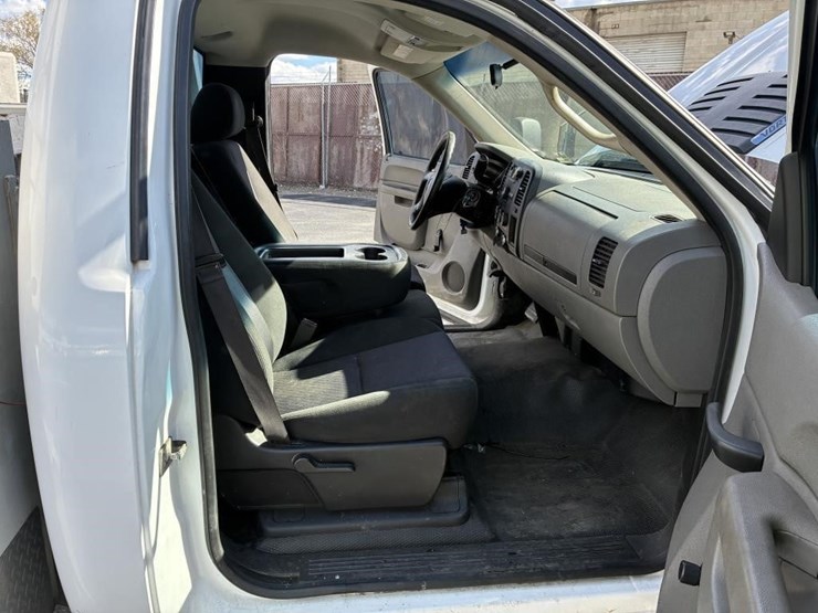 2013-gmc-sierra-2500-image-9