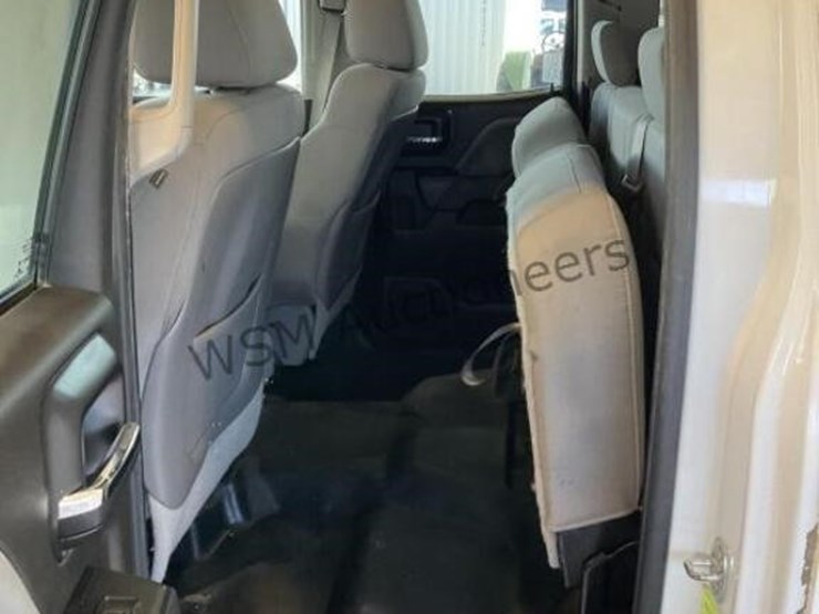 2015-chevrolet-silverado-2500hd-image-24