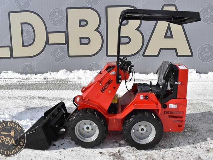 agt-industrial-mini-skid-steer-41822-image-2