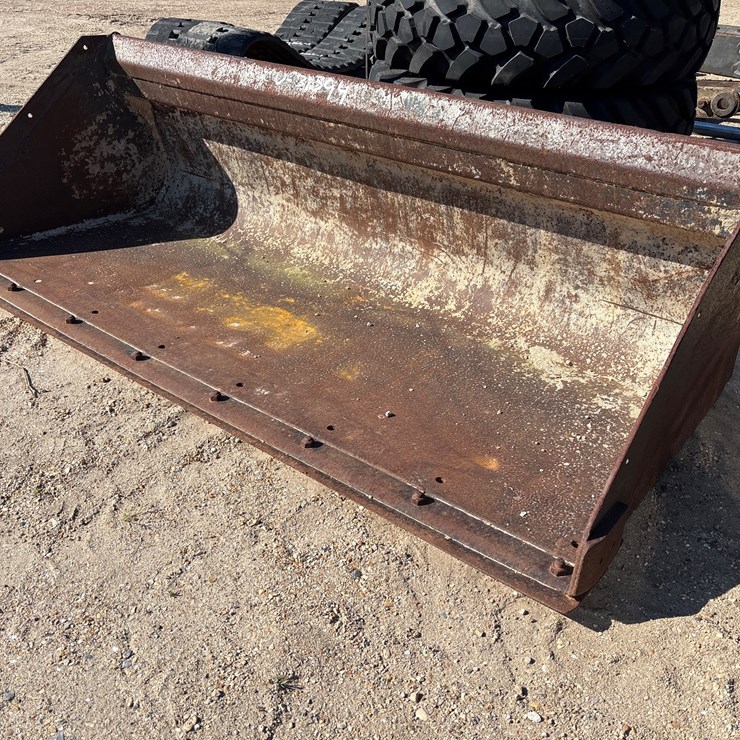 #3584 • 80IN SKID STEER BUCKET