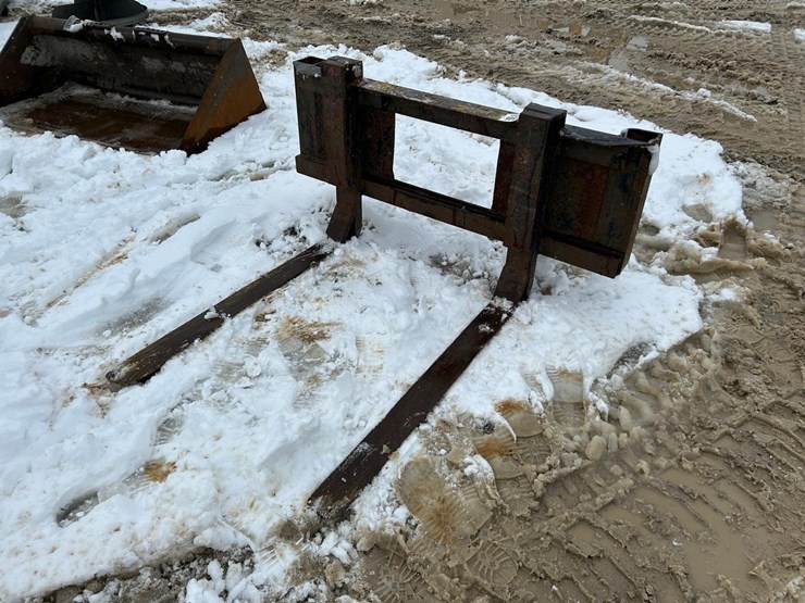 44”-skid-steer-pallet-forks-image-3