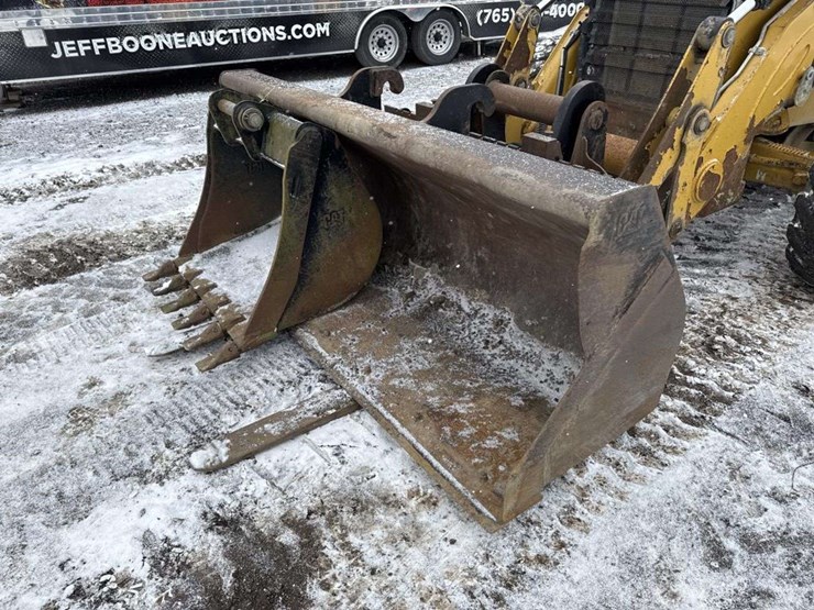 2013-caterpillar-420-image-14