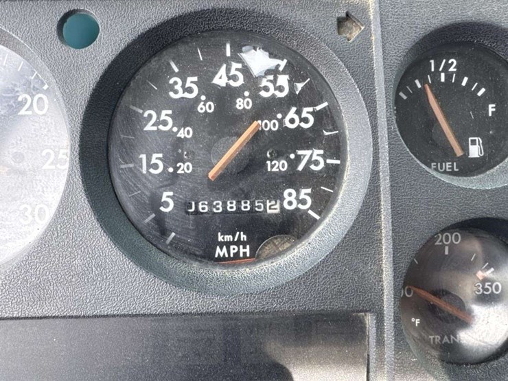 2000-freightliner-fl70-image-29