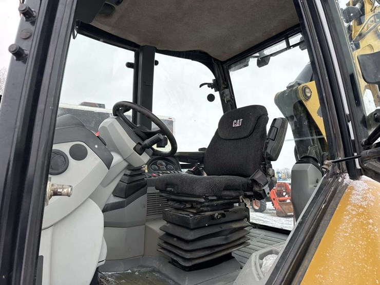 2013-caterpillar-420-image-25