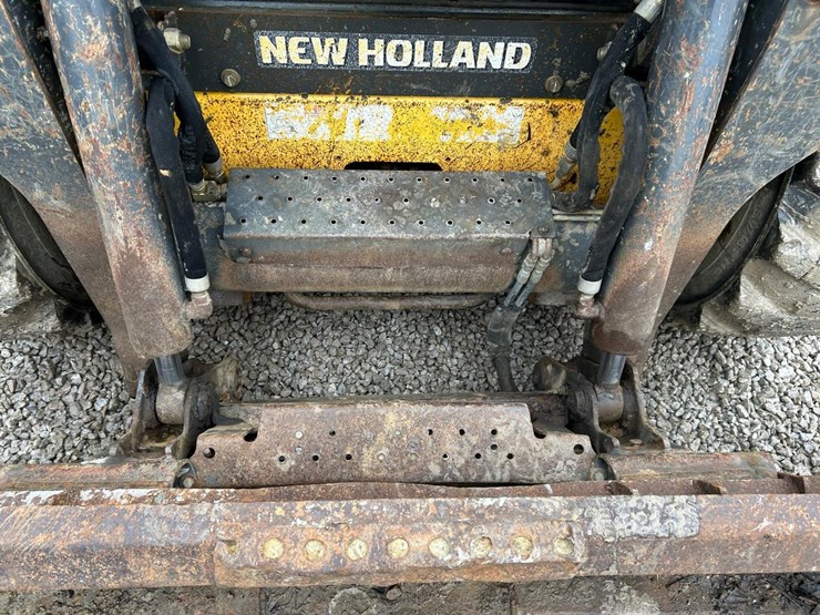 new-holland-l230-image-10