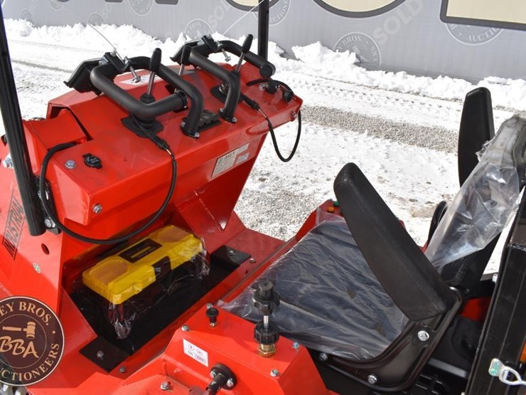 2025-agt-industrial-mini-skid-steer-41821-image-12