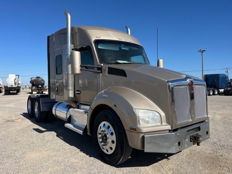 2015-kenworth-t880-image-3