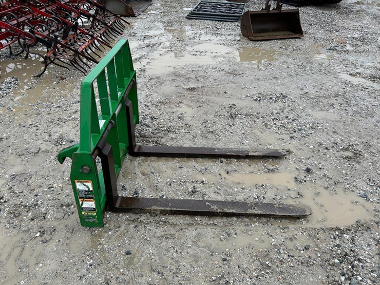 frontier-48"-pallet-forks-image-1