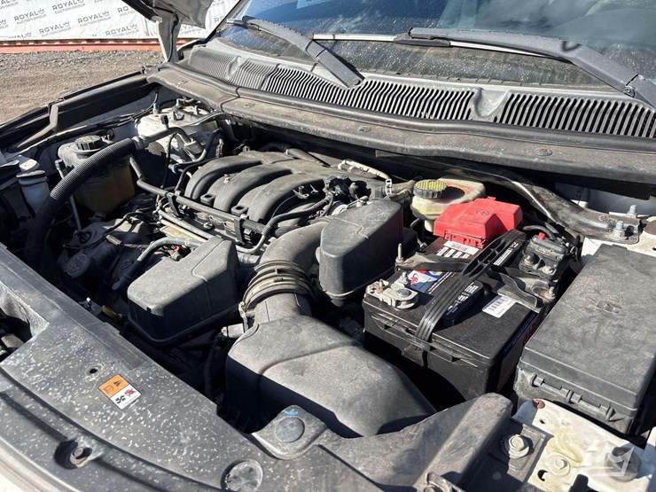 2015-ford-explorer-image-9