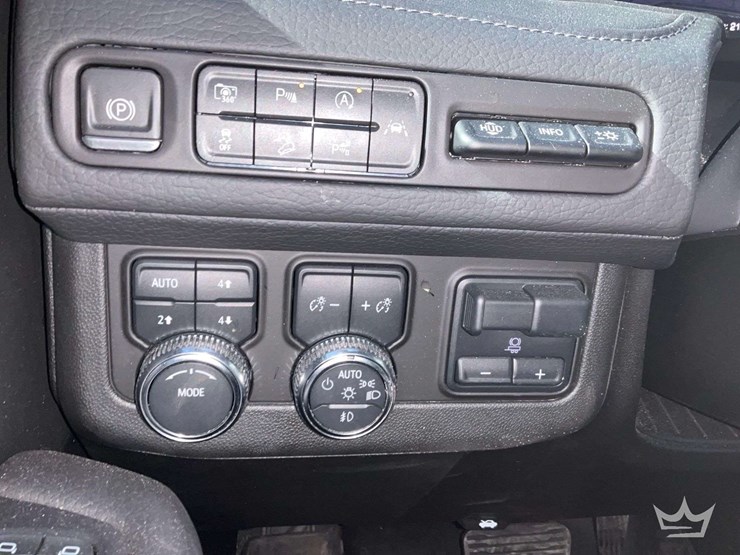 2024-gmc-yukon-denali-image-16