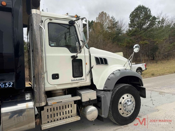 2014-mack-granite-gu713-image-18