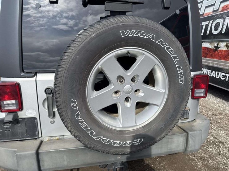 2011-jeep-wrangler-image-10