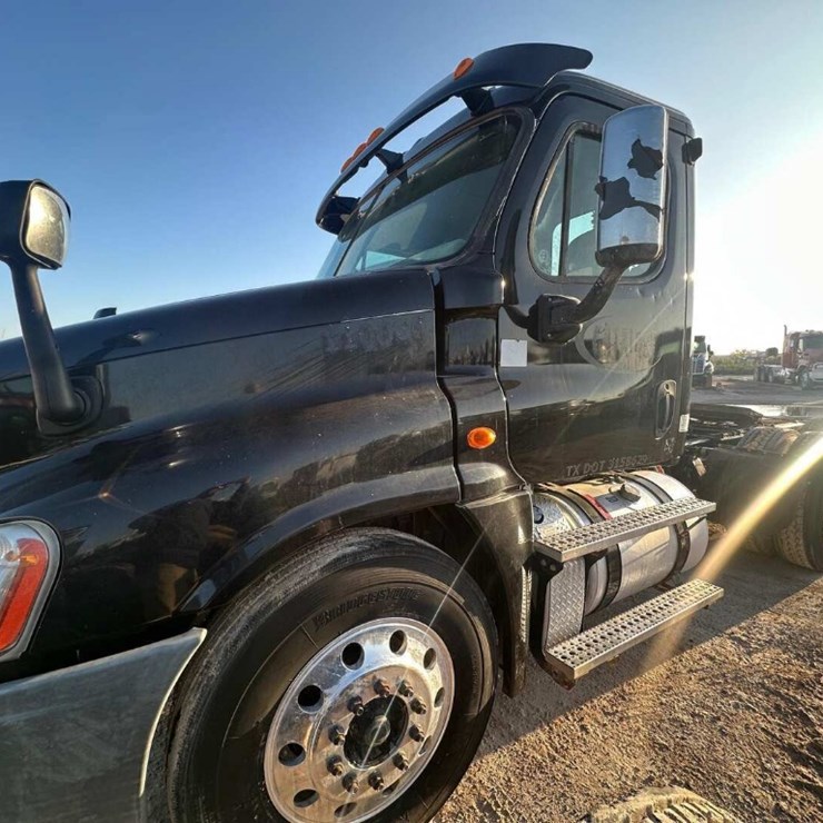 2013 FREIGHTLINER CASCADIA