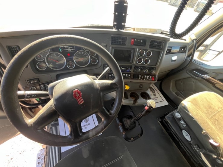2015-kenworth-t880-image-17
