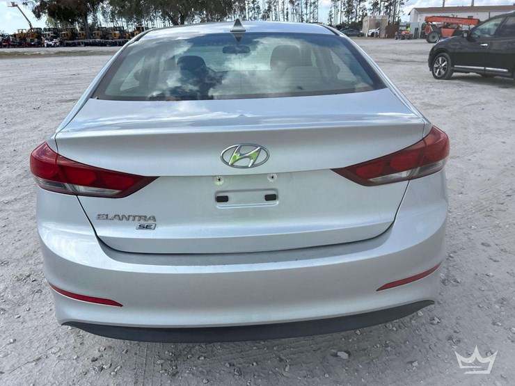 2017-hyundai-elantra-sedan-image-26