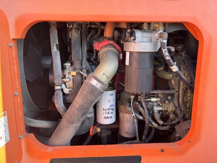 2017-jlg-8042-image-38