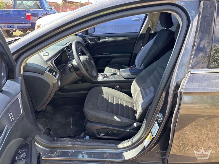 2017-ford-fusion-se-hybrid-sedan-image-9