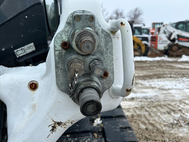 2020-bobcat-t64-image-11