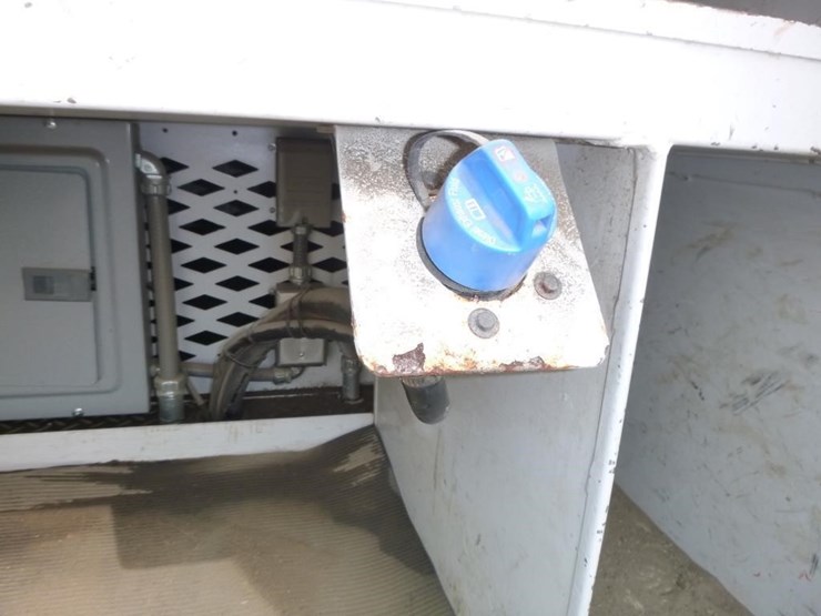 2013-ford-f550-image-19