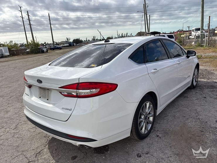 2017-ford-fusion-hybrid-sedan-image-3
