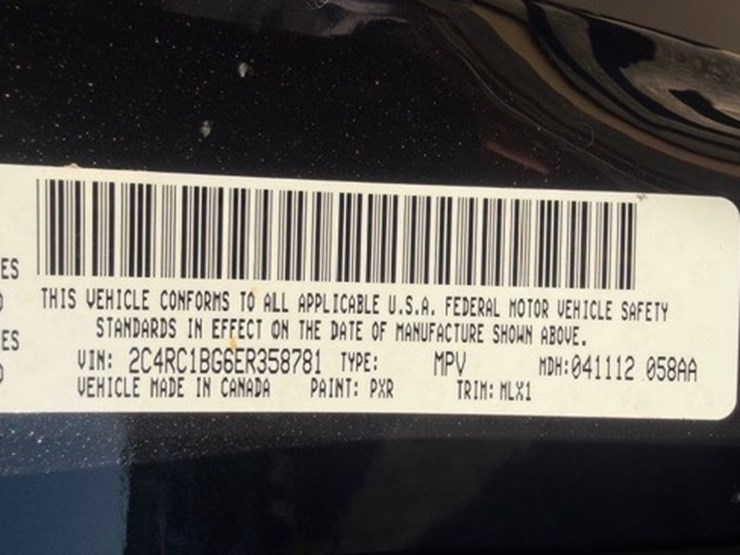 2014-chrysler-town-&-country-image-34